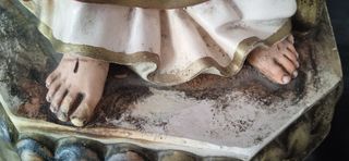 Antigua escultura del Sagrado Corazón de Jesús.