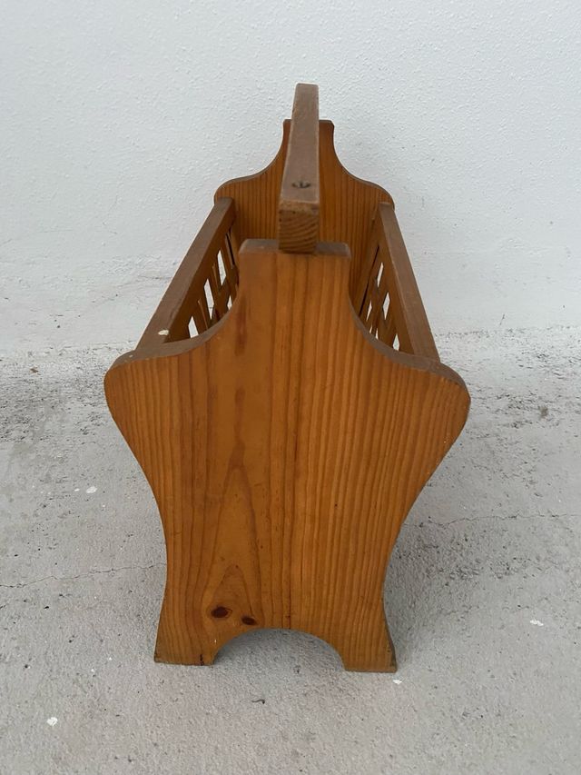 Revistero de madera
