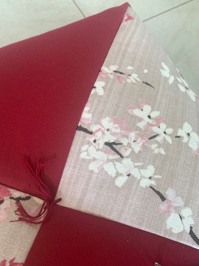 Pouf in stile giapponese con fiori di ciliegio