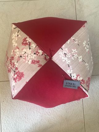 Pouf in stile giapponese con fiori di ciliegio