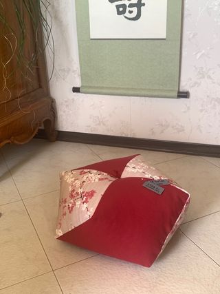 Pouf in stile giapponese con fiori di ciliegio