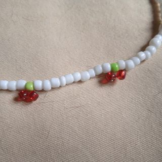 Collar cerezas blanco handmade