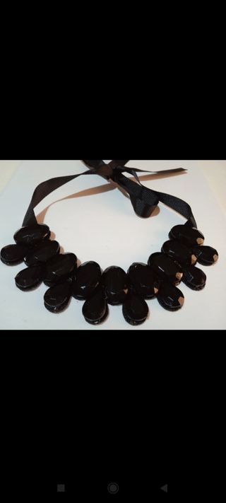 Collana con pietre nere e nastrino nero donna