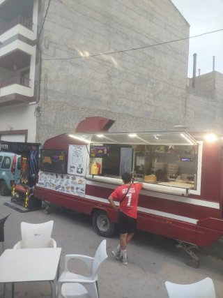 Empresa con Food-Truck, vehiculos y ruta