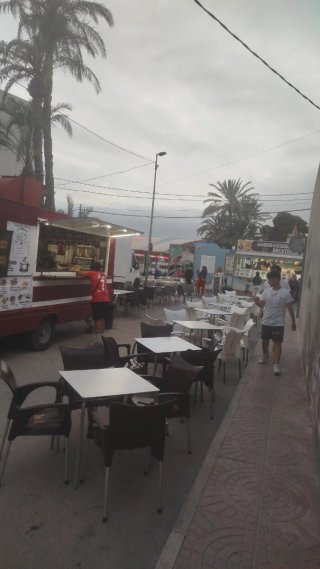 Empresa con Food-Truck, vehiculos y ruta