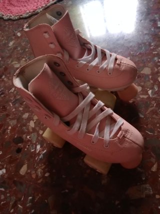 Patines quatro ruedas de color rosa