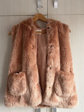 Chaleco de pelo niña de Zara