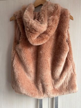 Chaleco de pelo niña de Zara