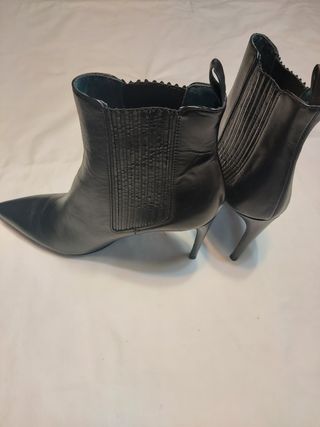 Botin piel negros tacon fino, nuevo