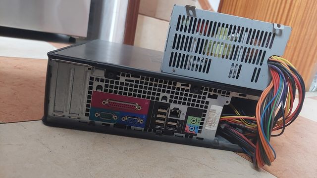 Torre de computadores para PC Dell Win 10 e monitor dell