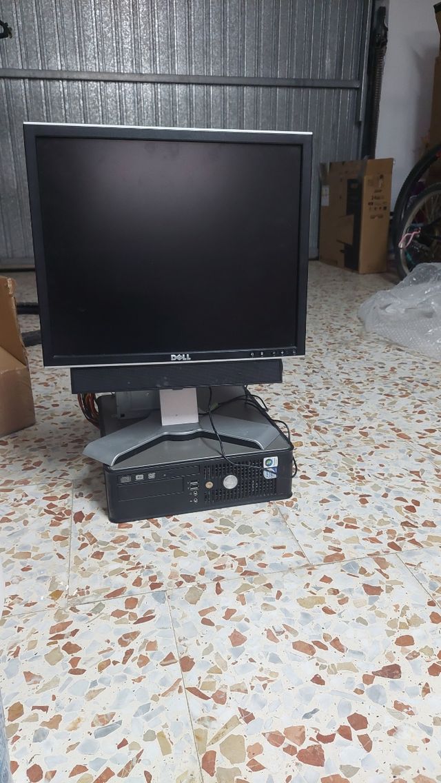 Torre de computadores para PC Dell Win 10 e monitor dell