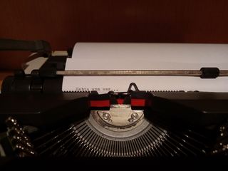 Máquina de escribir Olivetti Lettera 42
