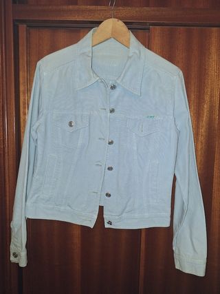 Cazadora azul celeste