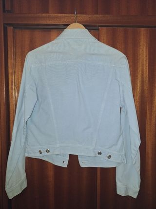 Cazadora azul celeste