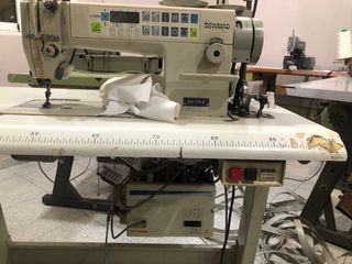 Fabbrica tessile... macchine da cucire industriali