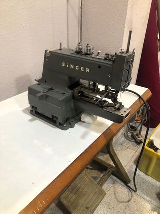 Fabbrica tessile... macchine da cucire industriali