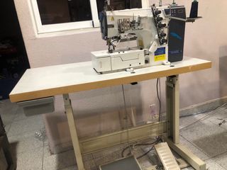 Fabbrica tessile... macchine da cucire industriali