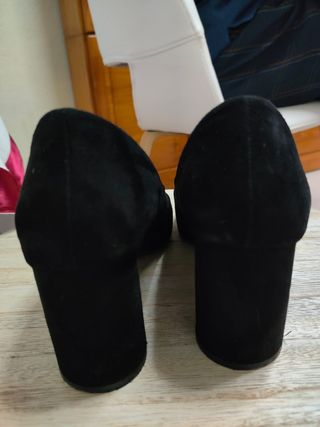 Zapatos negros de tacón ancho