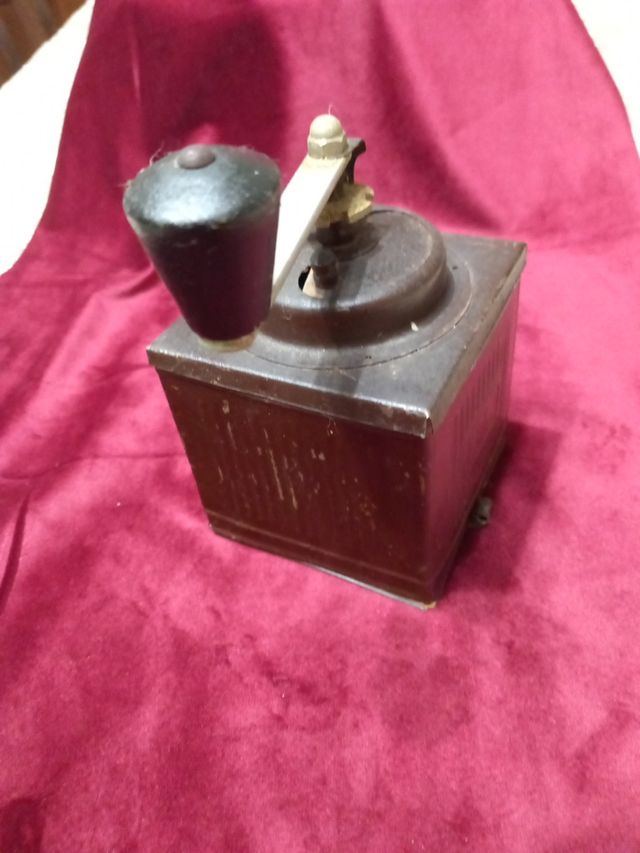 Macinino caffe vintage in ferro