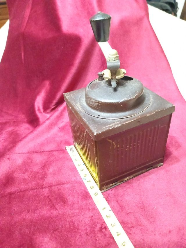 Macinino caffe vintage in ferro