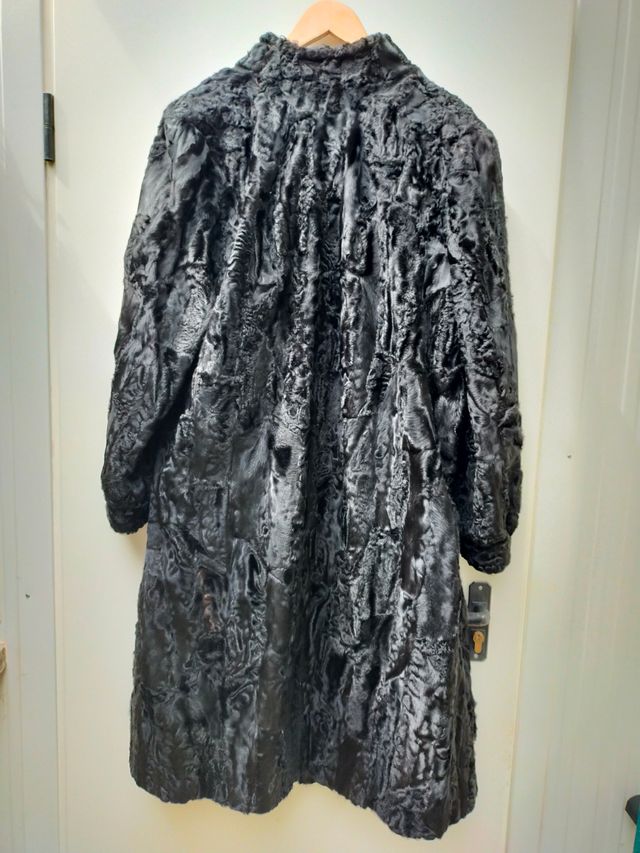 Ocasión! Magnífico abrigo Astracan planchado negro