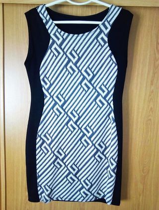 Vestido entallado negro
