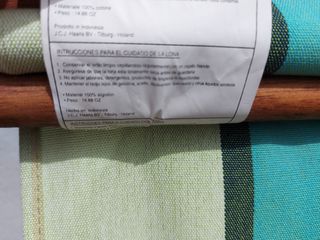 Tumbona de tela y madera con reposapies