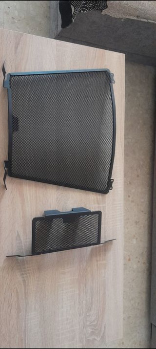 Protector radiador y radiador de aceite