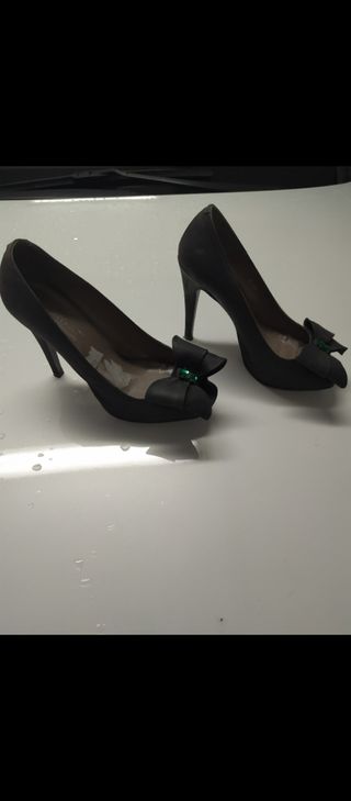 zapatos negros de tacon
