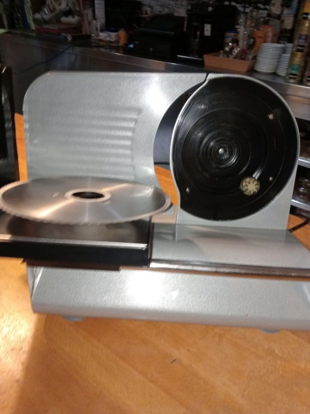 Cortafiambres Taurus Cut Master 150W