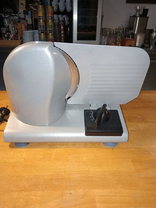 Cortafiambres Taurus Cut Master 150W