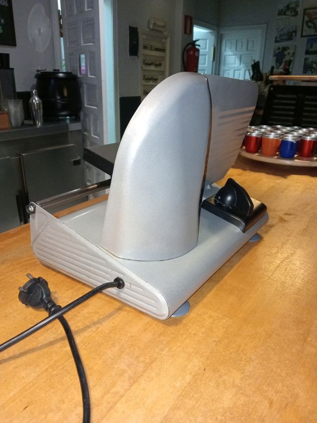 Cortafiambres Taurus Cut Master 150W