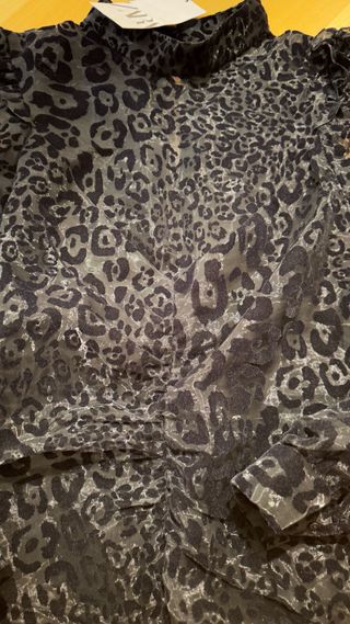 Blusa semitransparente animal print