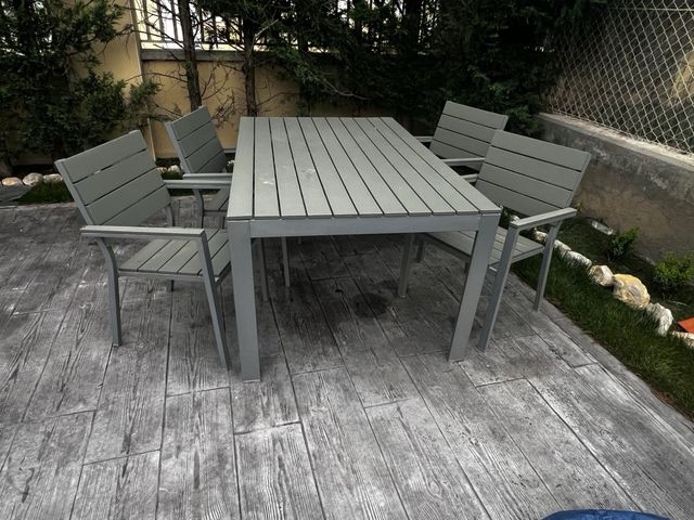 Mesa exterior Ikea de segunda mano por 270 EUR en Laguna de Duero