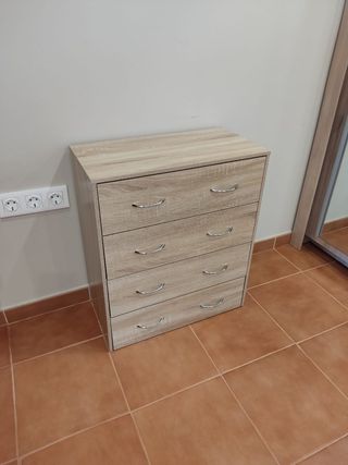 Mueble con 4 cajones.