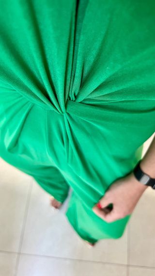 Mono punto de seda verde y pata de elefante