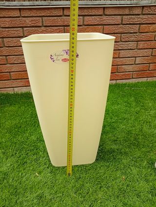 Maceta altura 48 cms color crema