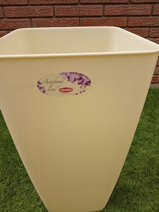 Maceta altura 48 cms color crema