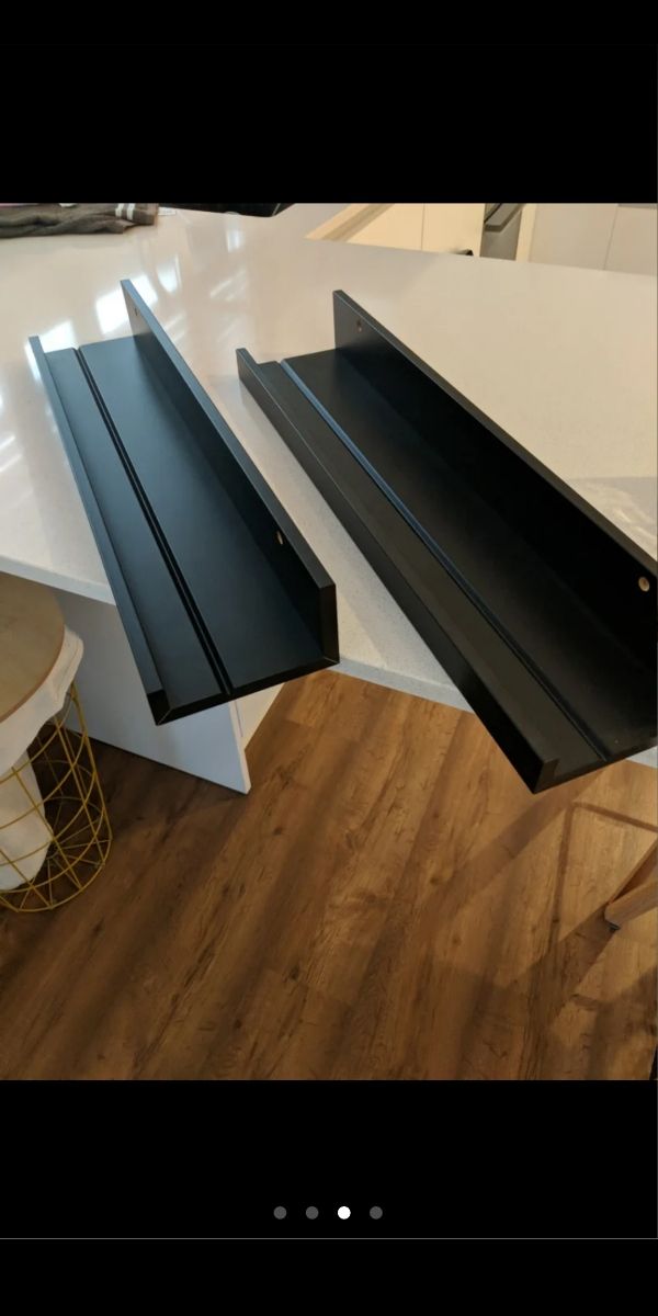 COPPIA DI MENSOLE NUOVE.