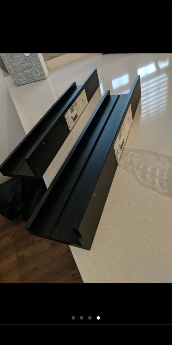 COPPIA DI MENSOLE NUOVE.