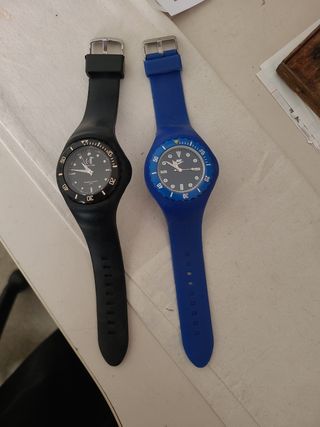 Due orologi in gomma Nike