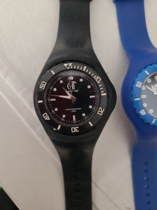 Due orologi in gomma Nike