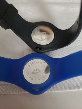 Due orologi in gomma Nike