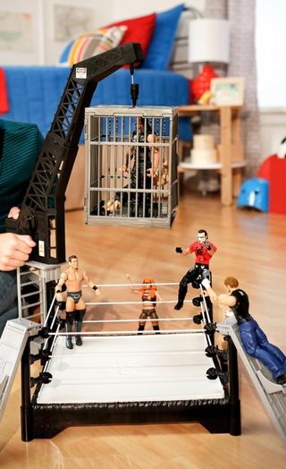 WWE Ring con jaula infernal y dos muñeco