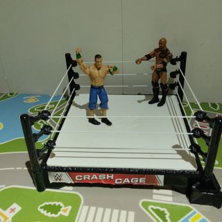 WWE Ring con jaula infernal y dos muñeco