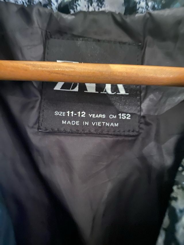 Cazadora acolchada con capucha niño