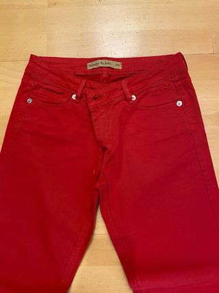 Pantalon rojo de Bimba y Lola