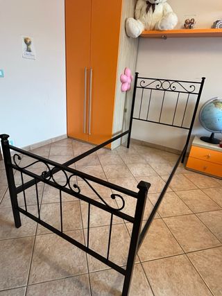 Letto singolo in ferro battuto