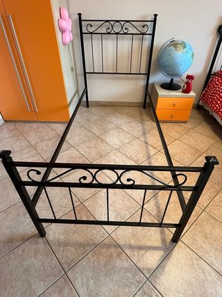 Letto singolo in ferro battuto