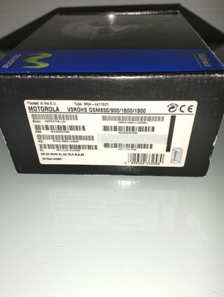 TELÉFONO MOTOROLA MOTORARZ CON CAJA Y ACCESORIOS